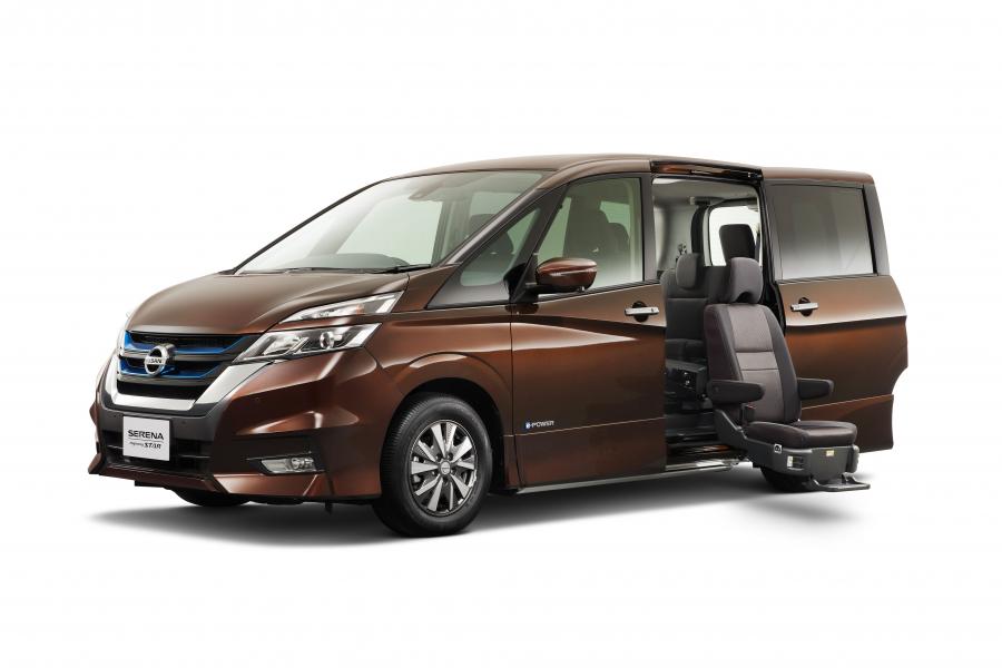  Nissan Serena e-Power Highway Star 2017 года  (фото 8 из 9)
